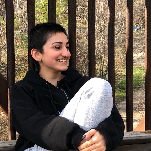 Meet your Posher, Ali - Picture 1 of 1